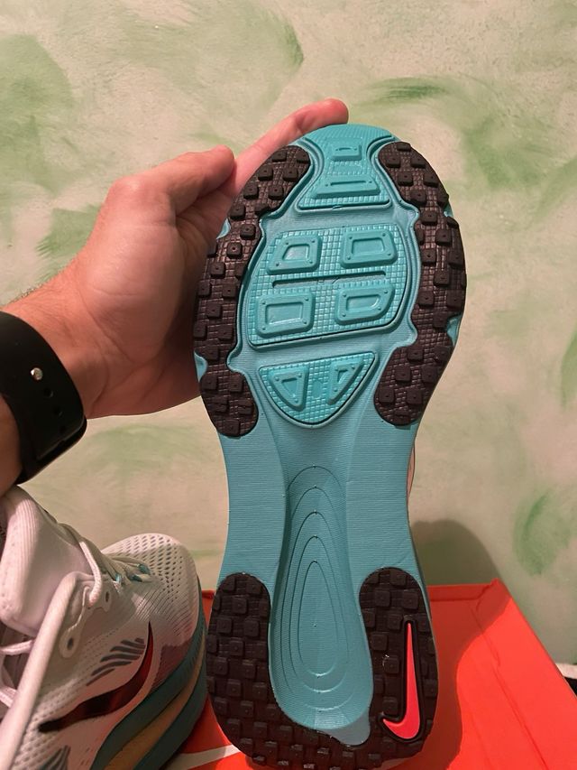 Nike Vomero 18 Talla 41 Blanco/Azul