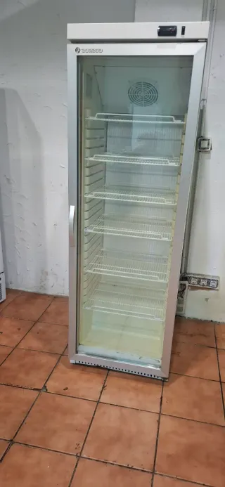 Nevera expositora industrial