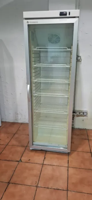Nevera expositora industrial