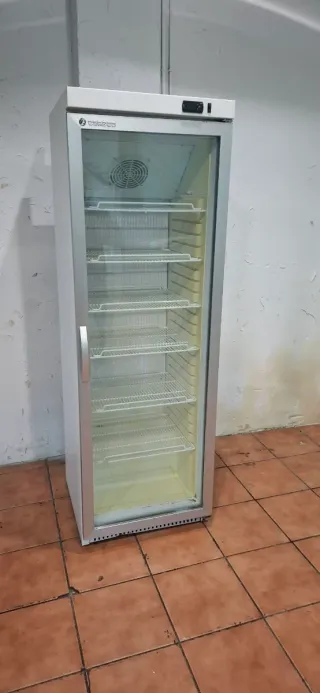 Nevera expositora industrial