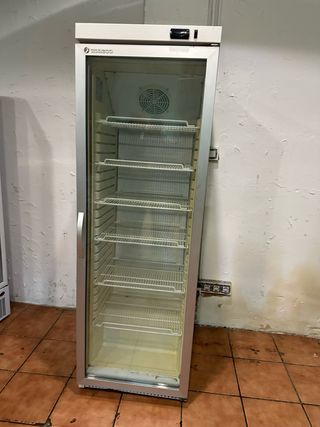 Nevera expositora 1 puerta