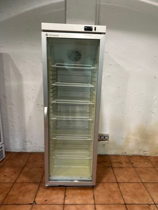 Nevera expositora 1 puerta