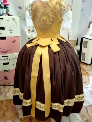 Traje de huertana con manteletas