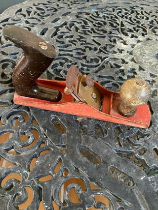 Cepillo de carpintero antiguo