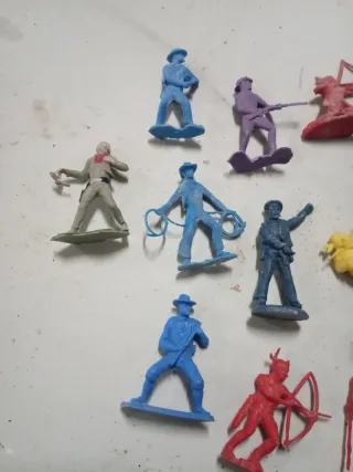 Soldatini cowboy indiani  Giocattolo Vintage