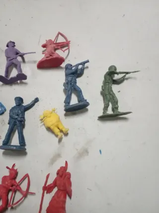 Soldatini cowboy indiani  Giocattolo Vintage
