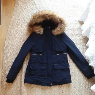 Cazadora Zara negra con capucha