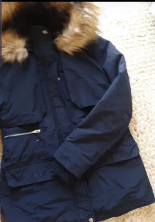 Cazadora Zara negra con capucha