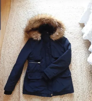 Cazadora Zara negra con capucha