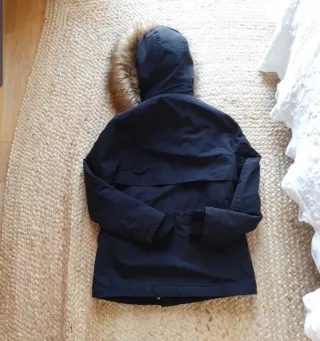 Cazadora Zara negra con capucha