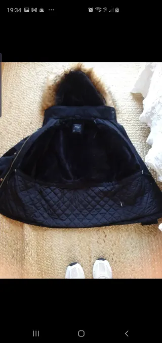 Cazadora Zara negra con capucha