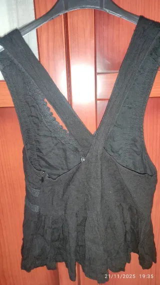 Top negro tirantes cruzados