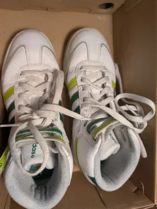 Zapatillas Adidas Retrobasket Blancas y Verdes
