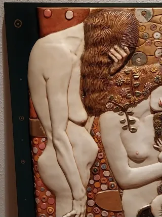 Bajorrelieve Las Tres Edades Klimt