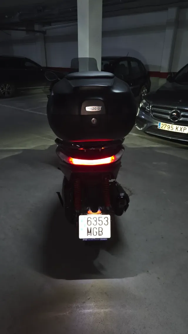 Triciclo PIAGGIO MP3 400 HPE AÑ0 10/04/2023