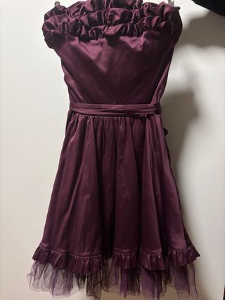Vestido morado de fiesta con volantes