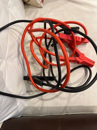 cables en perfecto estado para puentear la bateria