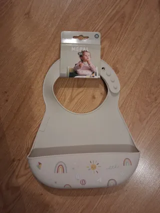 Babero Mepal Silicona. Sin estrenar.