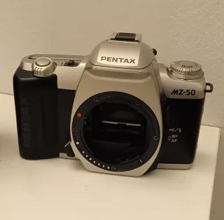 Cámara Pentax MZ-50 Plata y Negra