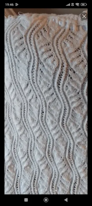 Toquilla blanca bebé tejida a mano