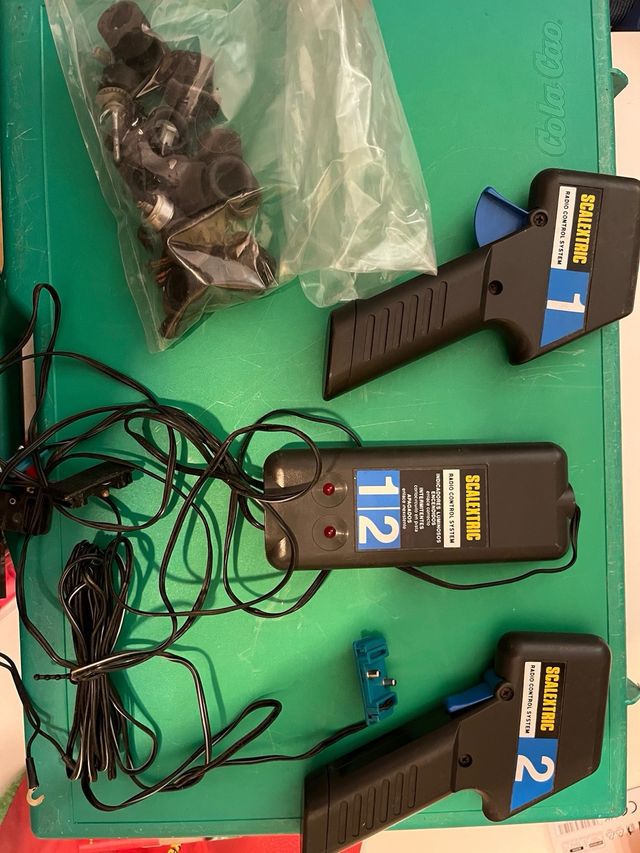 Acessórios Scalextric: Tiras e cabos