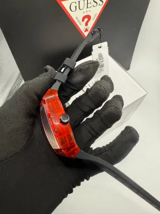 Reloj Guess Transparente Rojo y Negro