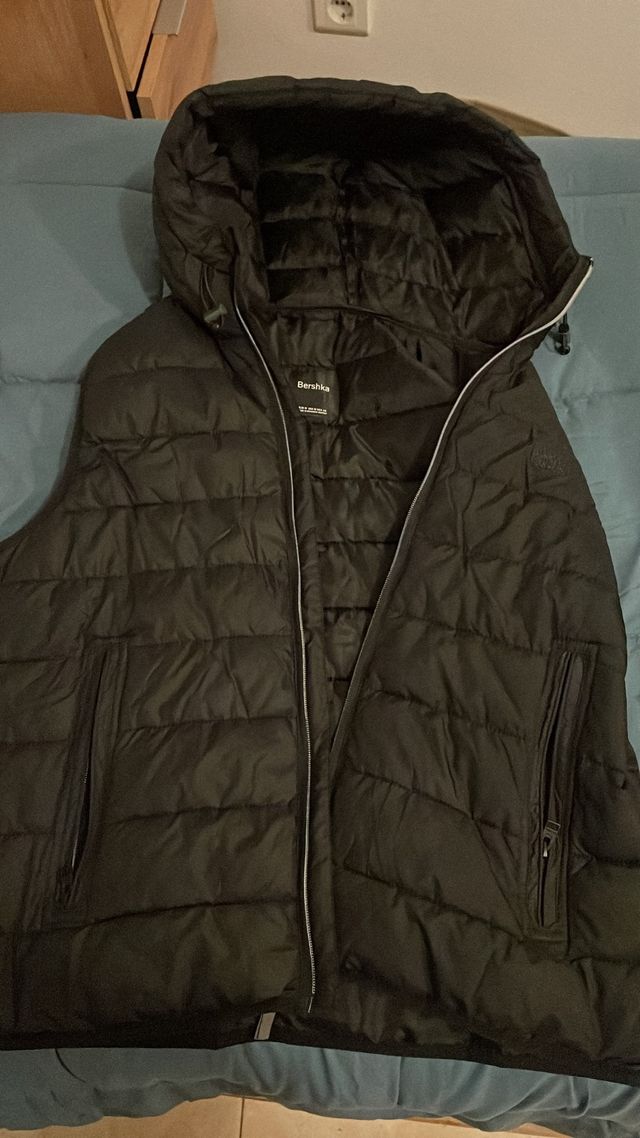 Chaleco acolchado Bershka negro