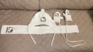 Conjunto Hello Kitty gorro, bufanda y manoplas