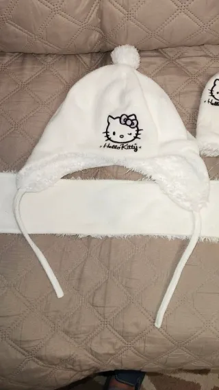 Conjunto Hello Kitty gorro, bufanda y manoplas