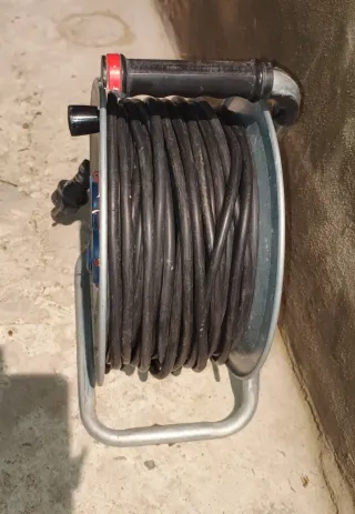 Enrollacables Brennenstuhl 50 m – Marco de Acero