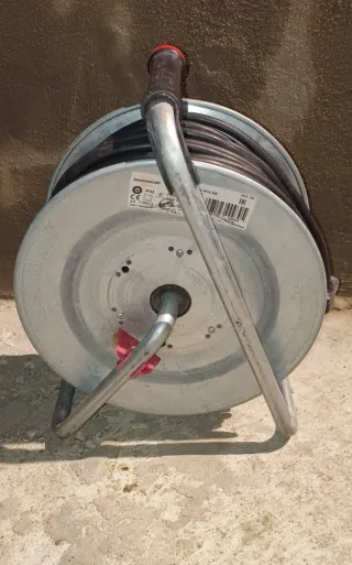 Enrollacables Brennenstuhl 50 m – Marco de Acero