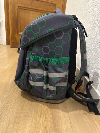 Mochila Escolar McNeil Hexagonal Gris y Verde