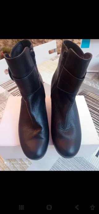Botines de piel negros