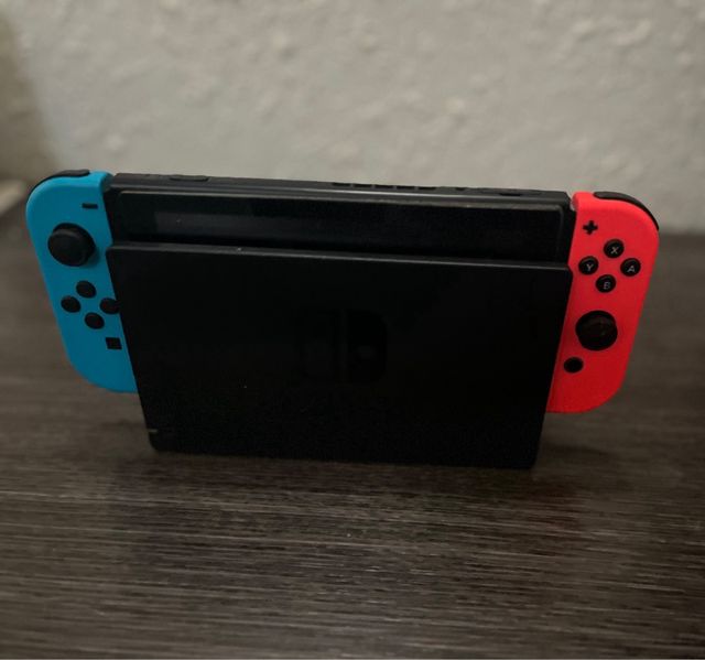 Nintendo Switch Rojo y Azul 2023