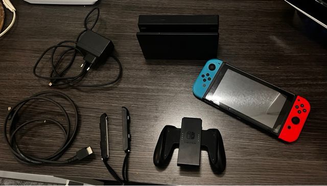 Nintendo Switch Rojo y Azul 2023