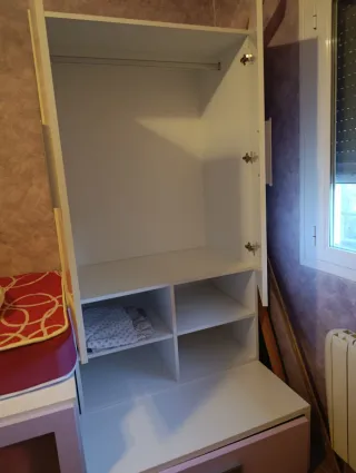 Habitación juvenil con escritorio