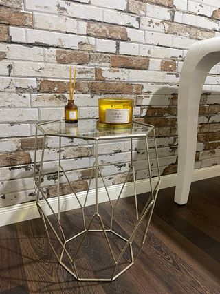 Mesa auxiliar octogonal cristal y metal dorado