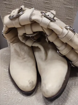 Stivali alti donna beige con fibbie