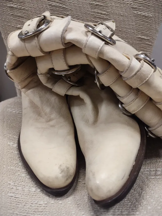 Stivali alti donna beige con fibbie