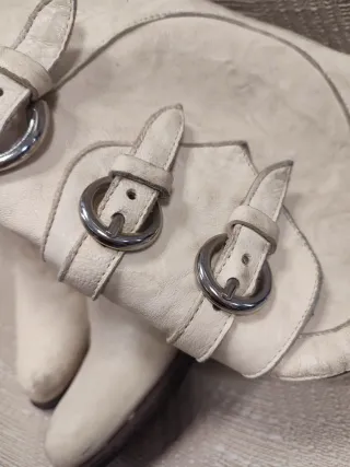 Stivali alti donna beige con fibbie