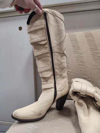 Stivali alti donna beige con fibbie