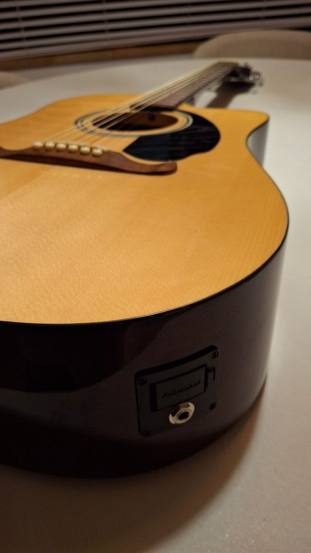 Guitarra Fender FA 125ce