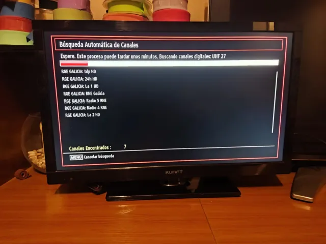 Tv Kunft, mando y soporte para pared