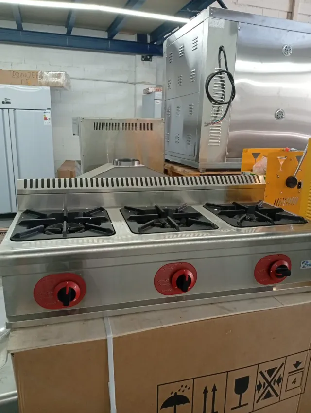 Cocina 3 fuegos sobremesa.