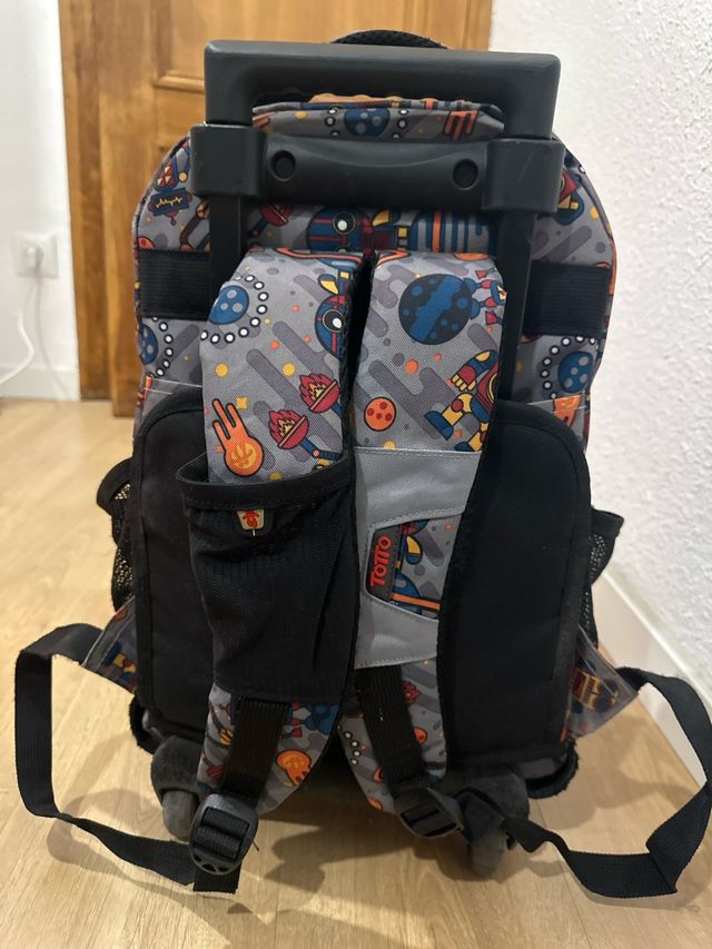 Mochila con ruedas y diseño de robots