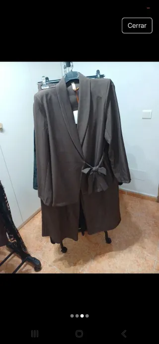 Traje chaqueta cruzado marrón y negro