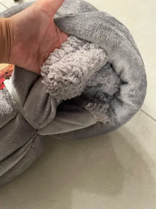 Coperta plaid grigia in pile