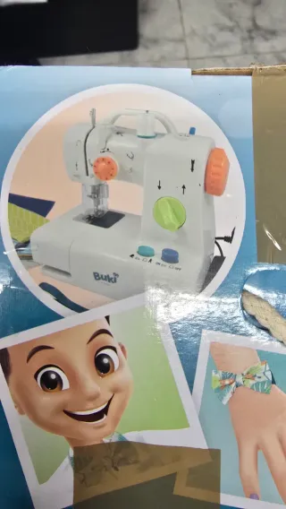 Máquina de coser Buki