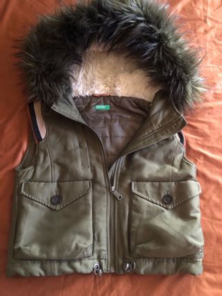 Chaleco Benettoncon capucha