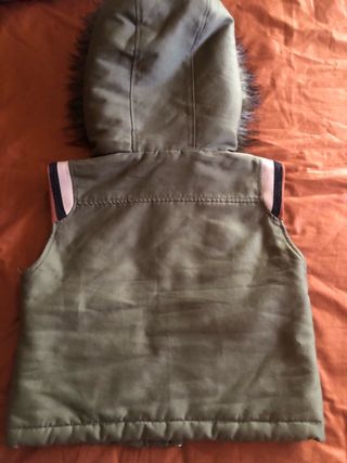 Chaleco Benettoncon capucha